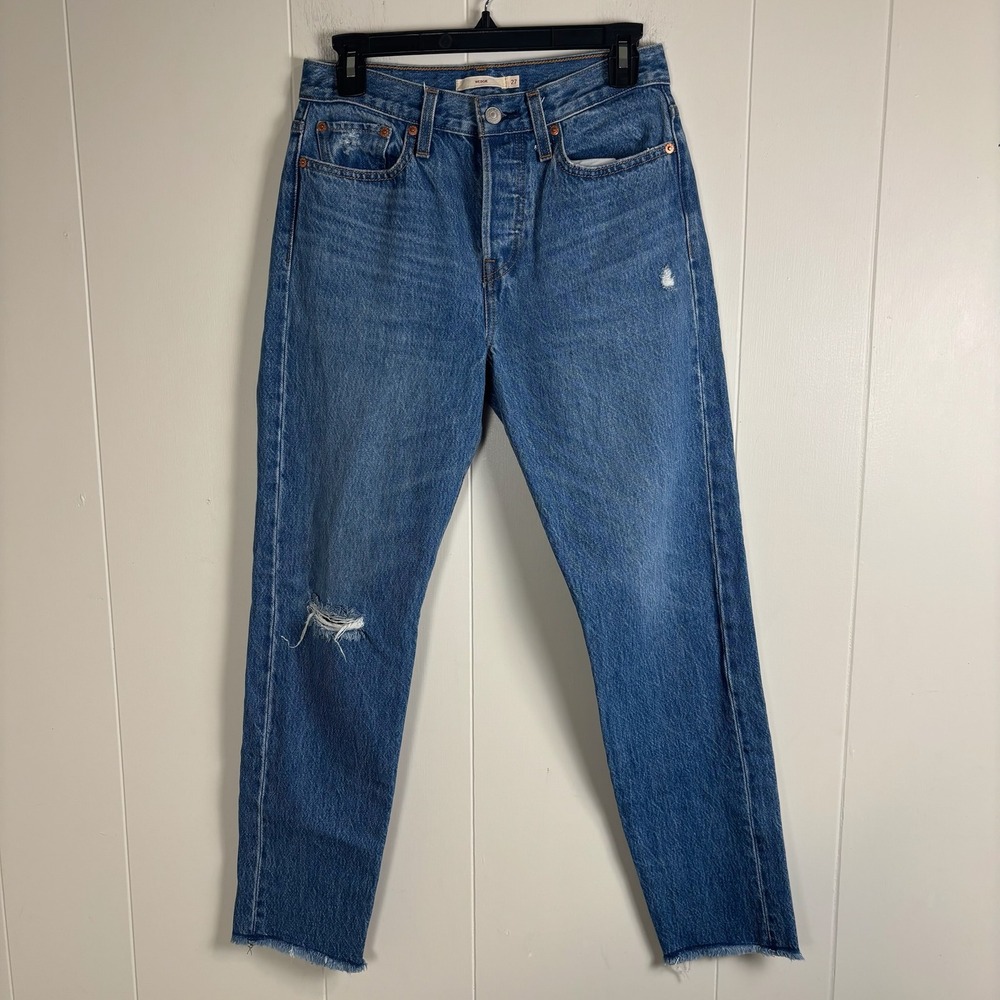 Levi's Wedgie Fit Jeans Medium Wash Distressed Frayed Hem Women's Size 27